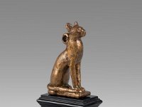 Aeg B 37  Aeg B 37, 18. Dynastie bis römische Zeit, Katze, Bronze, H 6,7 cm, B 1,4 cm, T 4,0 cm : Bestandskatalog Ägypten, Museumsfoto: Claus Cordes